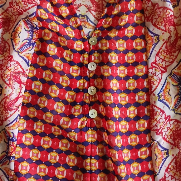 Fig and Flower Anthropologie Blouse Top Size Small Geometric Button V Neck - Picture 11 of 12